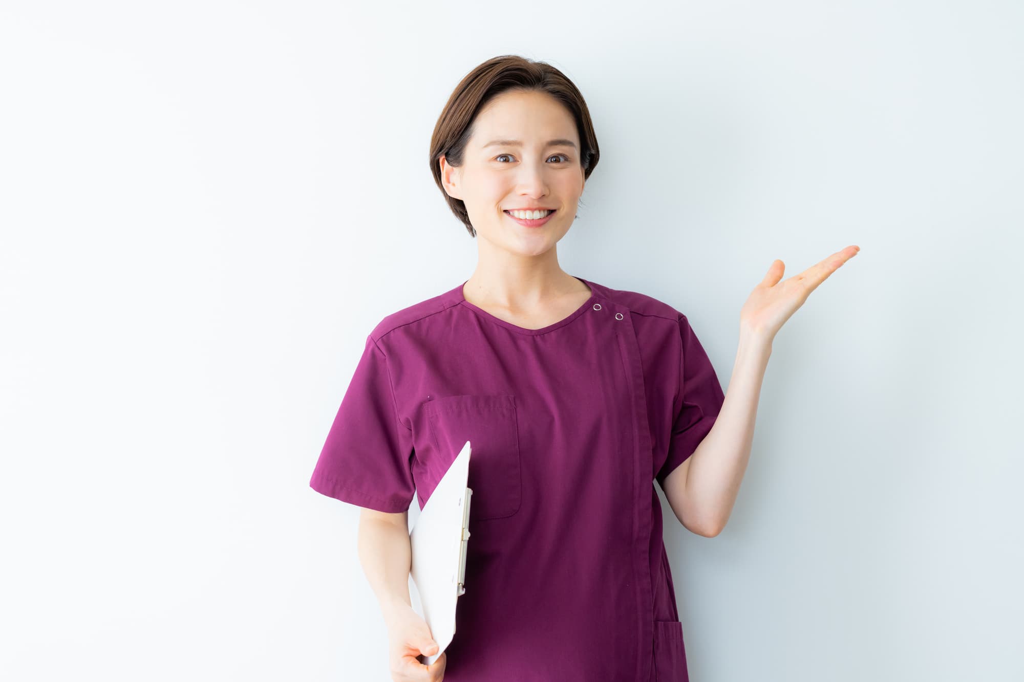 歯周外科治療が必要となるケースを紹介する歯科医師