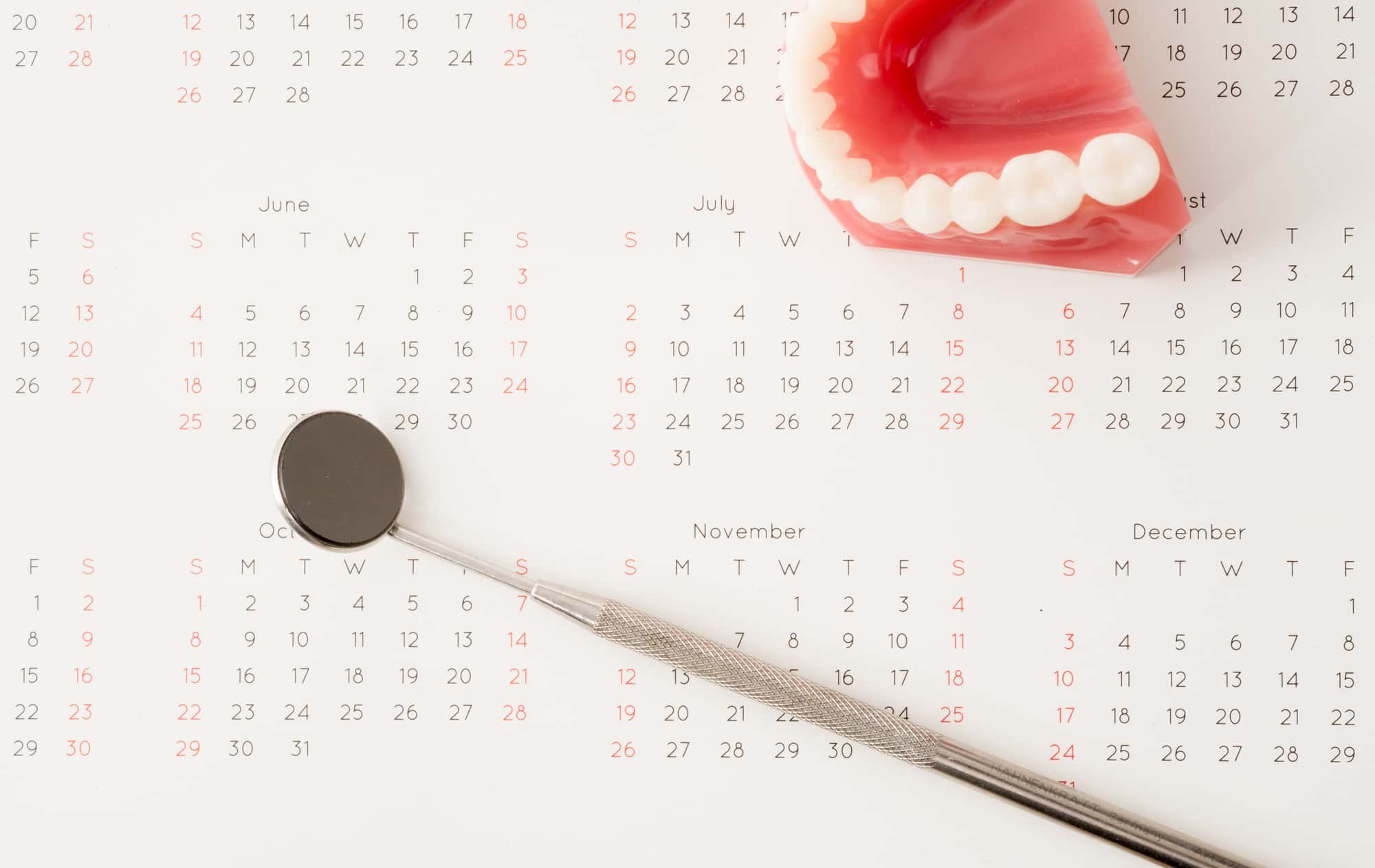 入れ歯の定期検診をするイメージ