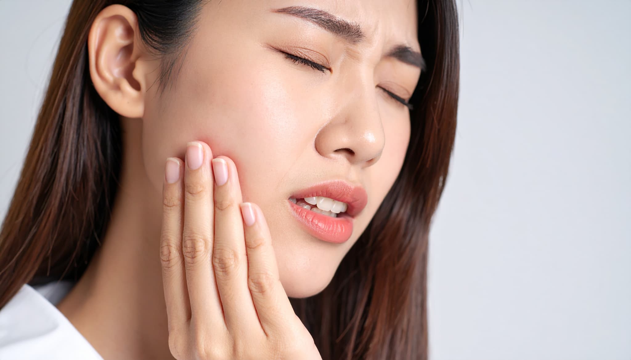 顎関節が痛い女性