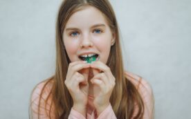 床矯正で歯列を整える子ども