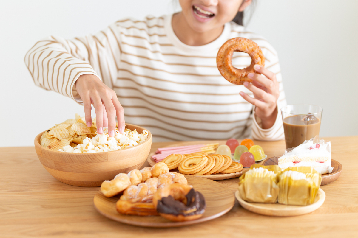 前歯が虫歯になる原因となる、歯に付着しやすい飲食物
