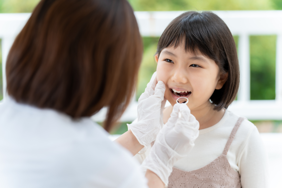 子どもの歯科検診の様子